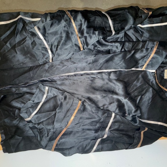 Elegant Black and Gold Patterned Top - Picture 6 of 10